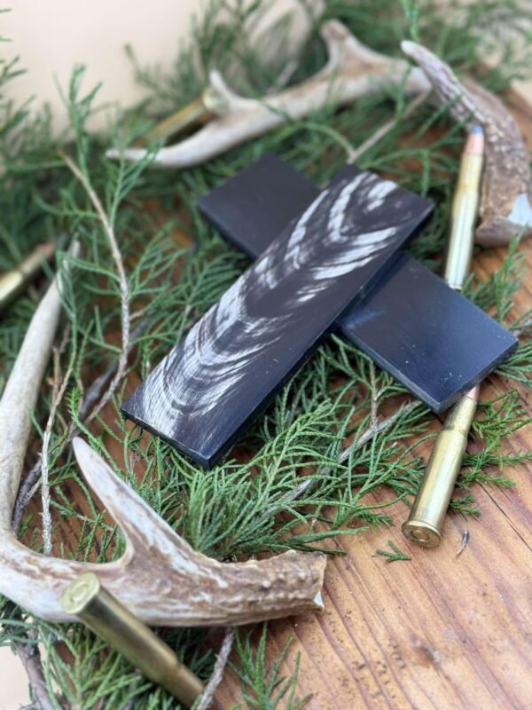Black & White Horn Plates